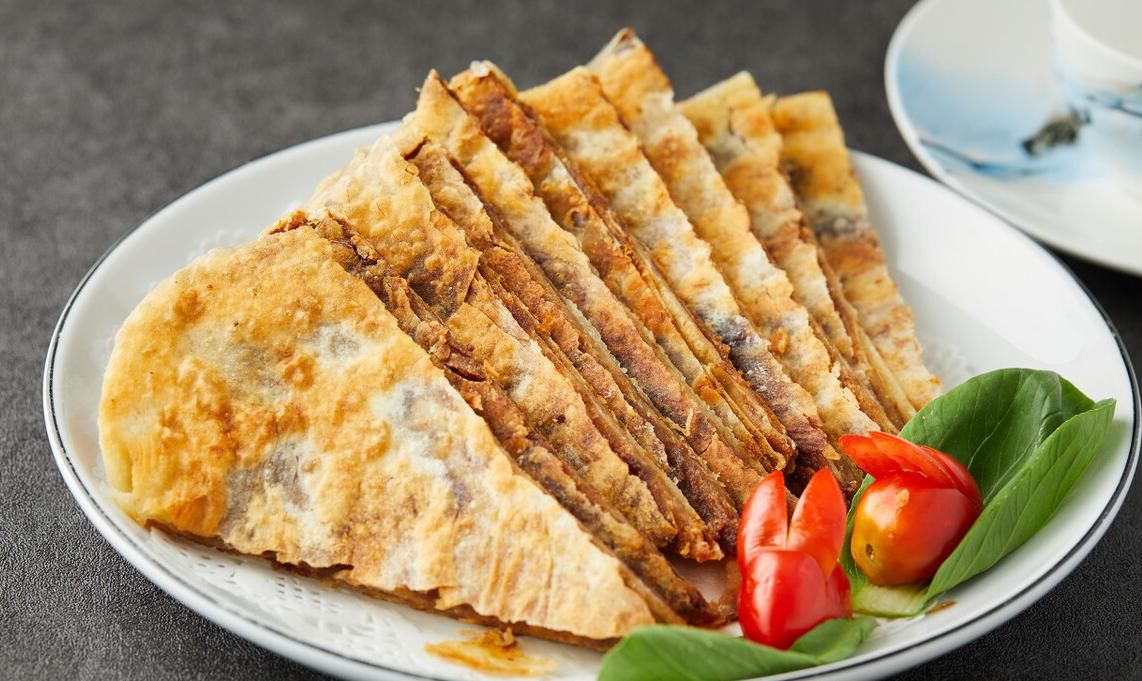 麻酱饼，香甜酥脆，吃起来超过瘾，做法简单的家常美食，味道鲜美