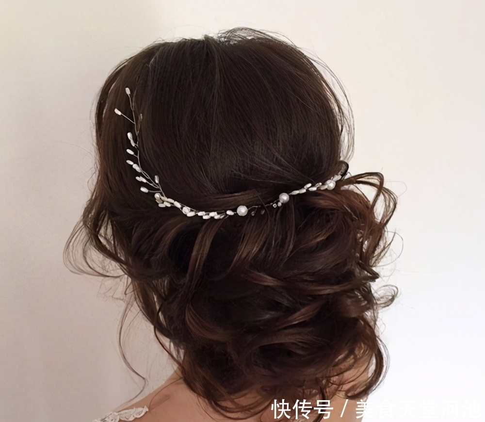 2021结婚季！33个优雅新娘的别致婚礼发型