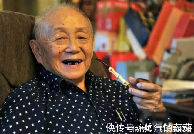 黄永玉@他画了一只老鼠卖36万,没人看懂,专家:放大5倍仔细看老鼠夹子