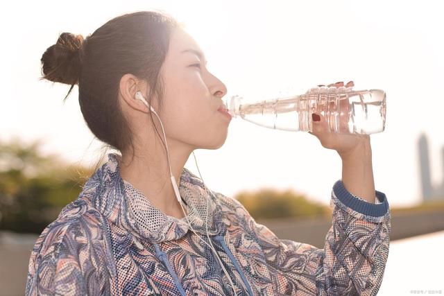 美容|“水”对于我们护肤美容方面的重要、唯一性，补水一定不可或缺