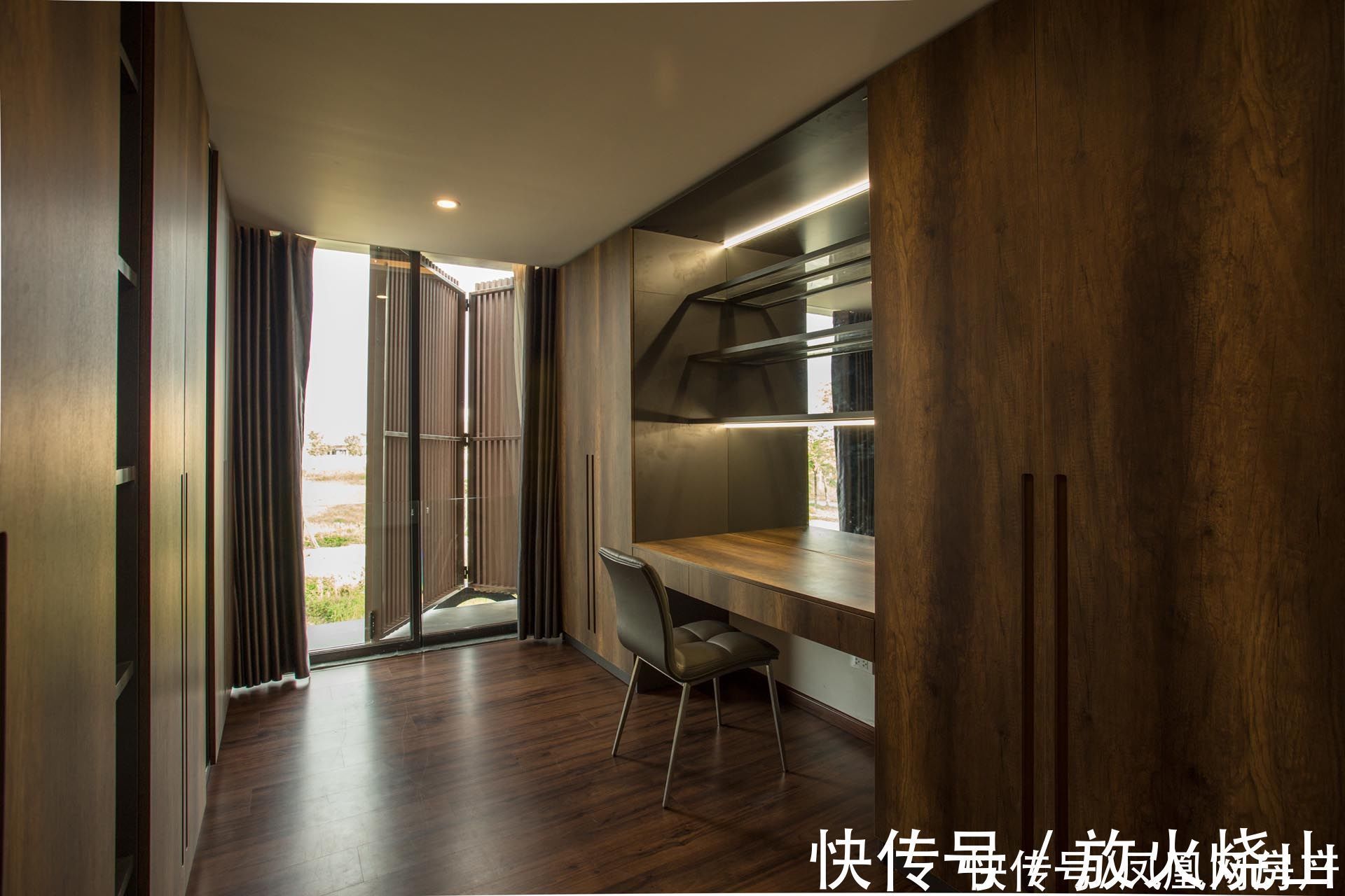 屋子|这对夫妻把屋顶改造成菜园,瓜果蔬菜都吃不完,屋内还能冬暖夏凉