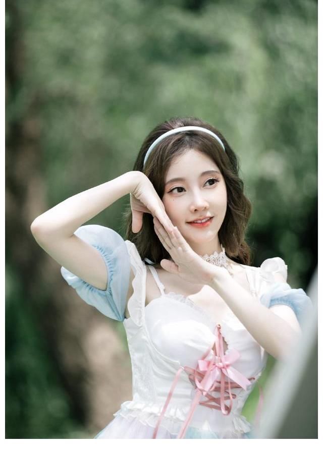 首登綜藝表現(xiàn)引起熱議！馮提莫攜單曲現(xiàn)場(chǎng)回歸