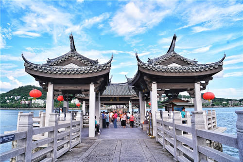 中年|潮州有个神奇古桥，建于南宋，中间18个木船，晚上断开白天闭合