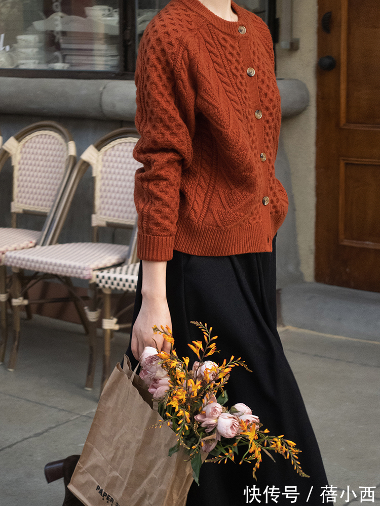 半身裙 优雅女人都会穿“毛衣开衫”,看她们就知道了,骨子里透着高级感