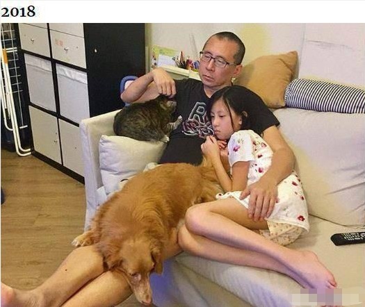 爸爸|爸爸每年抱着女儿拍张照,七张照片惹无数人泪目父爱如山!