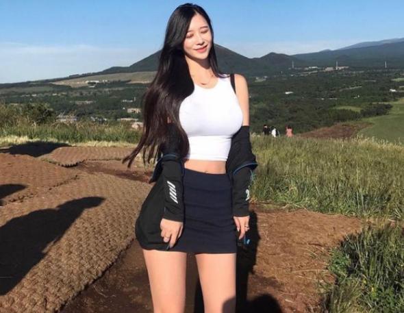 漫画|韩国美女模特,被称是漫画里走出来的“海贼王女帝”,身材完美,五官精致