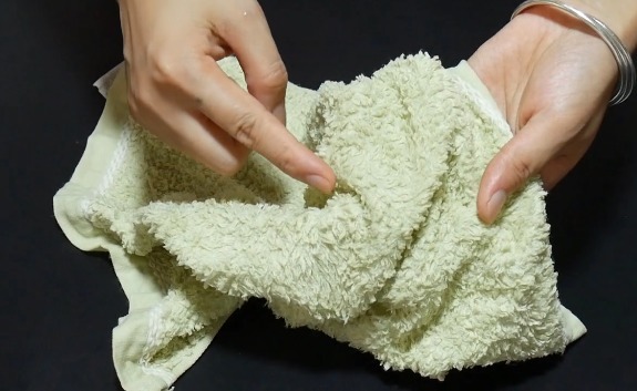 毛巾用久了油腻发黄有异味教你清洁妙招，洗完焕然一新，没异味