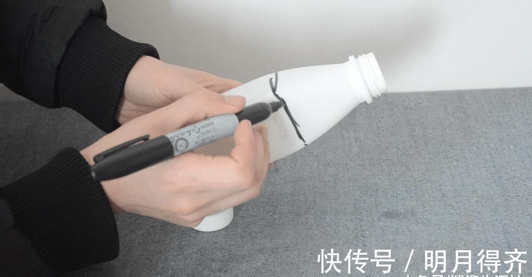 酸奶瓶子我再也不扔了, 这样改造放厨房太实用了, 家家户户都用得到