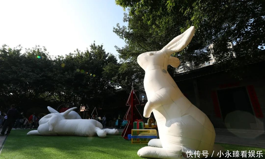 可爱|超萌超可爱!11米光影巨兔首次亮相禅城