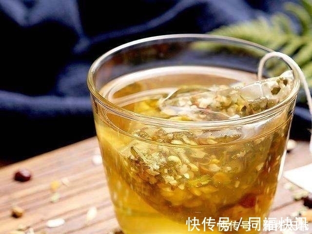 腹部|腹部赘肉多像怀孕?喝水时加一物,轻松减掉小肚腩