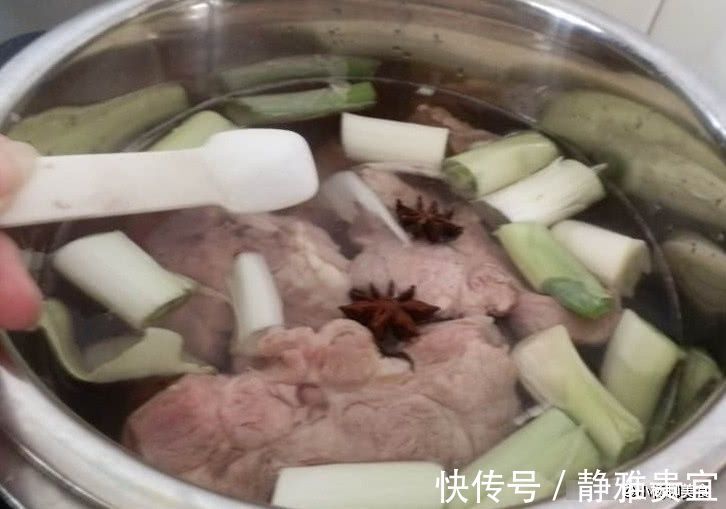 炖肉或炖骨头时,切记不要放“这个料”,否则肉会变臭,汤会难喝