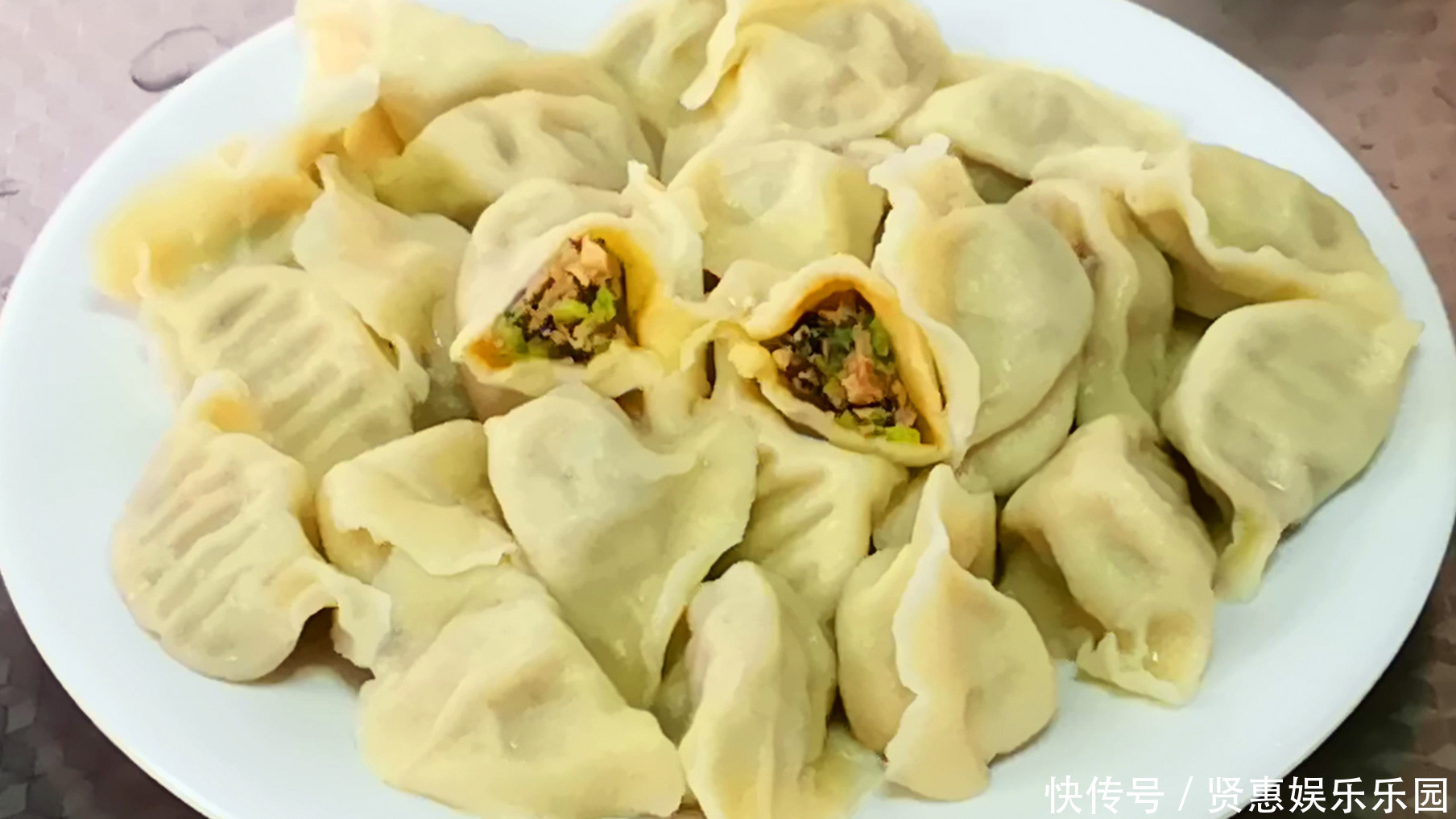 切细|芹菜饺子好吃的调馅方法,鲜美多汁不油腻,越吃越香,上桌一扫光