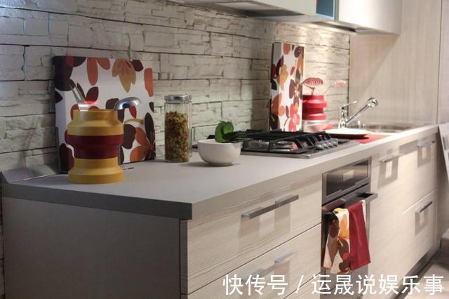 排气扇|为什么厨房装了排气扇的家庭,都建议别人装换气扇?来听听大实话