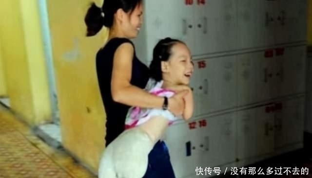 一家人|孕检发现没手没脚的孩子,妈妈坚持生下,如今一家人:浑身是压力