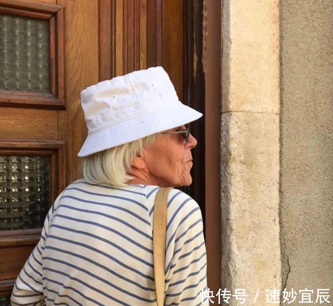 条纹衫|谁说老了不能时髦？这些60+的街头搭配好精致，气质沉稳更加分