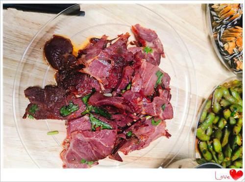 媳妇|几个老同学来家里吃饭,媳妇特意做一桌菜招待,饭后都夸我好福气