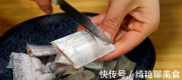 小葱|带鱼百吃不厌做法,加1个鸡蛋,好吃无腥味,大人小孩都爱吃!
