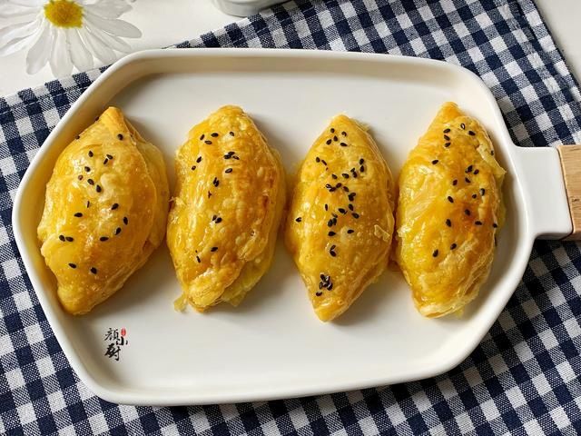 蛋挞皮|榴莲酥简单做法，几个蛋挞皮，一块榴莲，儿子说比买的还好吃