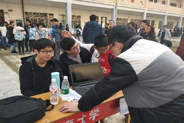 2018年上海大学社区学院把爱带回家主题