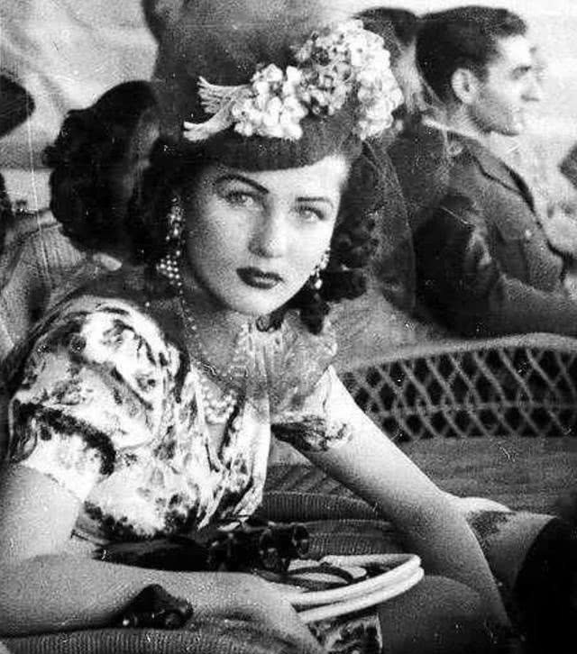 法丝亚公主|她风华绝代，颜值不输费雯丽，贵为埃及公主伊朗王后，却晚景凄凉