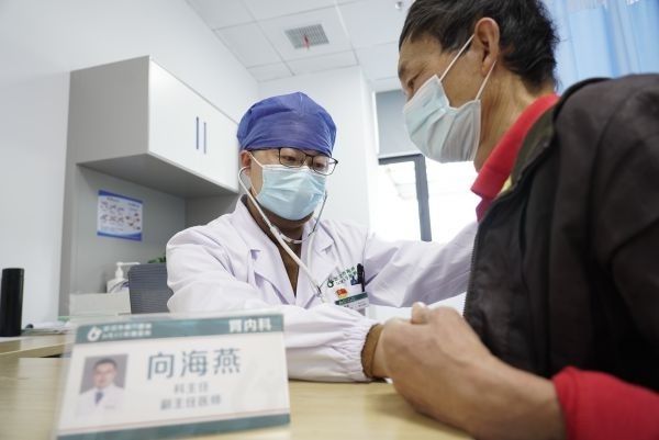 周老伯|老人连吃4个橘子险丢命，提醒：肾脏不好少吃高钾食物