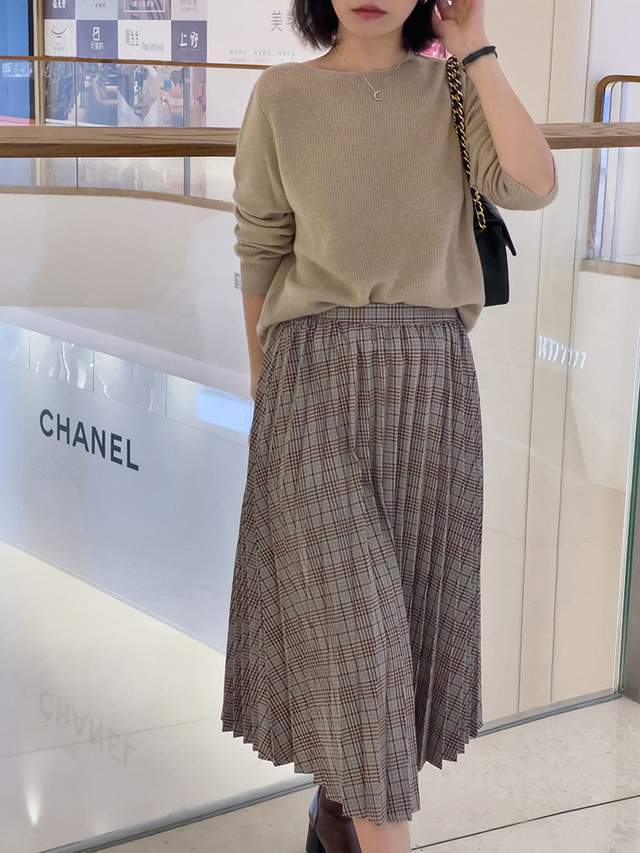 半裙|针织衫怎么穿才好看?试试这4种搭配方式,让你美到骨子里