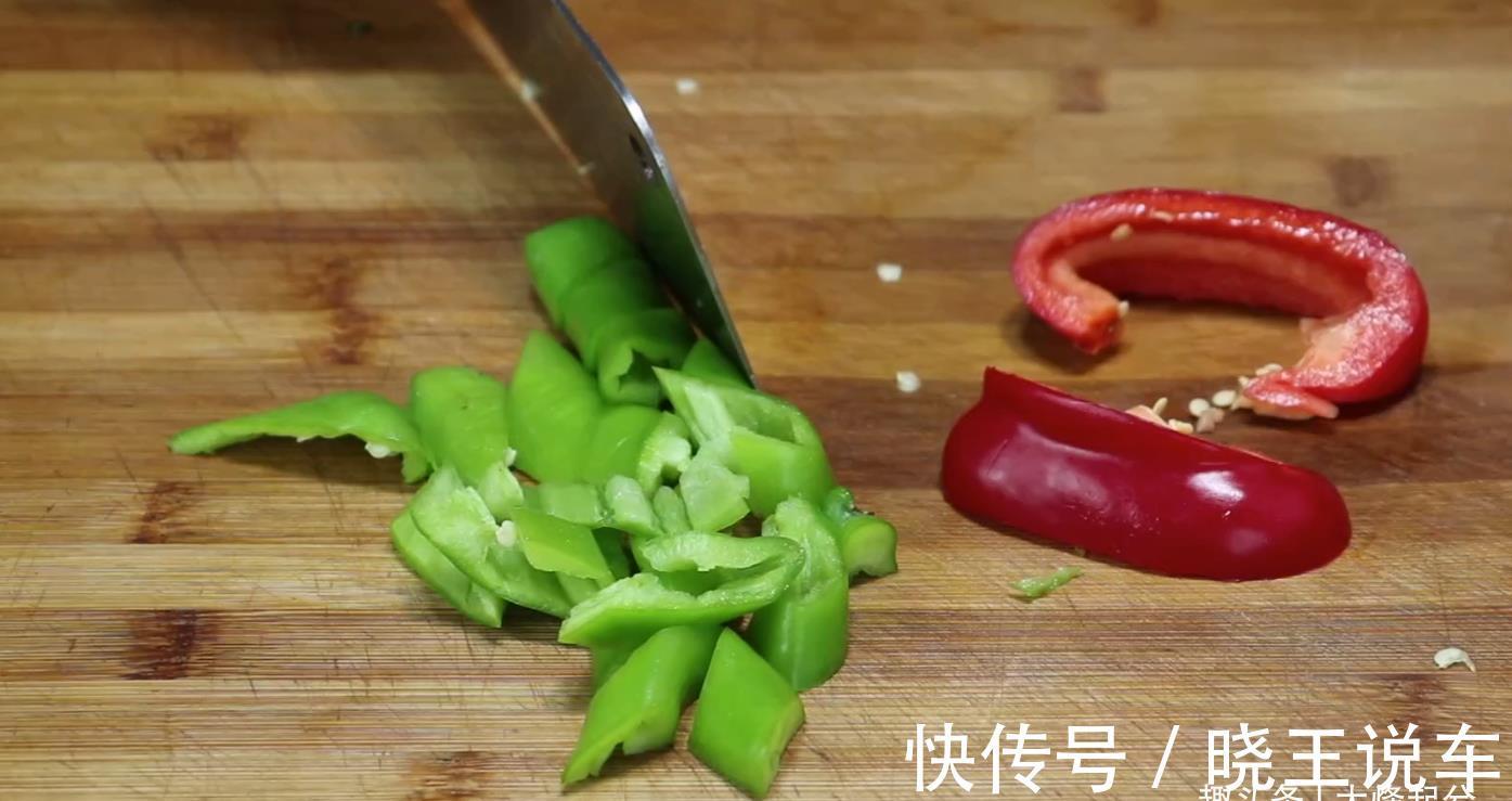 咸香|1根火腿肠,1个土豆,我家一周做5次,开胃下饭,上桌就抢光