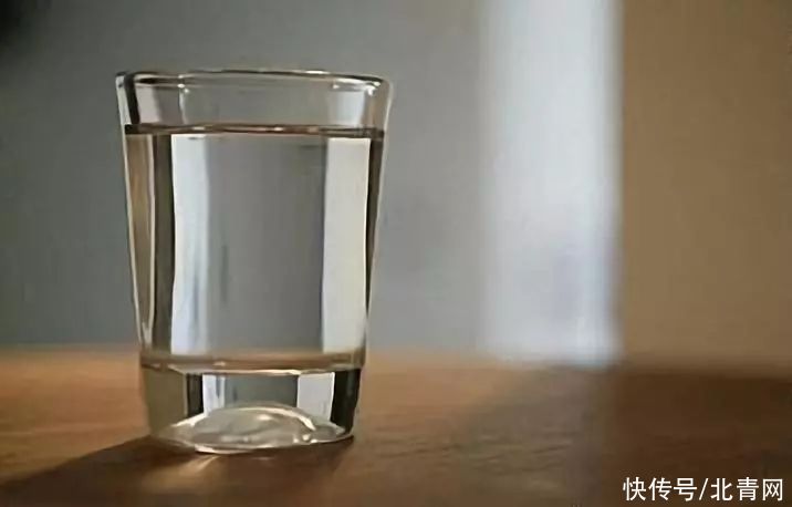 阮光锋|喝纯净水会致骨质疏松?四大喝水谣言一一破解