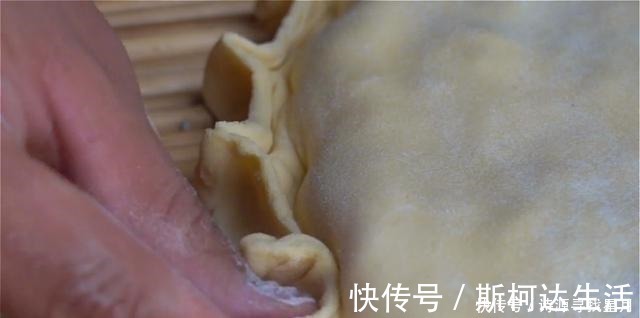 红薯|玉米面这样做真好吃，一擀一煎，5分钟出锅，连吃一个月都不腻