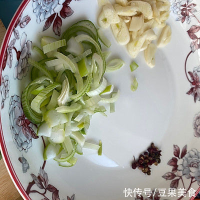 凉拌菜|这是我吃过全宇宙最好吃的凉拌菜～苦菊胡萝卜