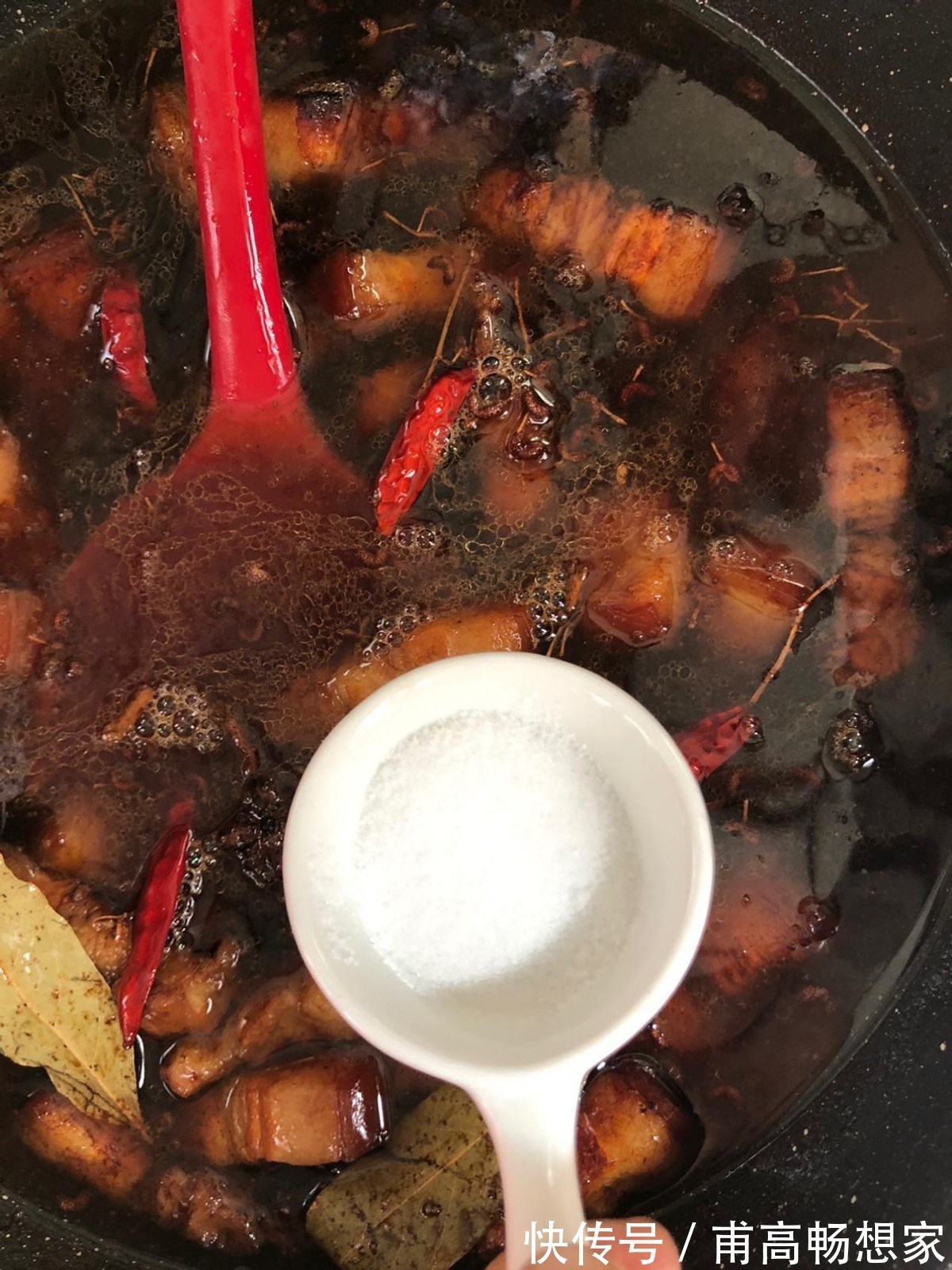 吃起来|家常版红烧肉的做法，鲜香软烂，肥而不腻，太下饭了