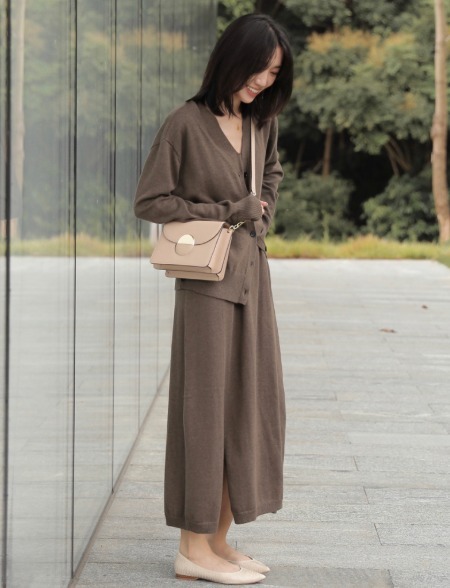 牛仔裤|人手一件的针织衫这样穿,保暖还高级,气质女神专属