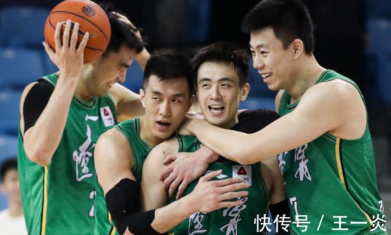 板凳席|辽粤大战爆发激烈冲突!威姆斯韩德君遭驱逐,杜锋一举动获盛赞