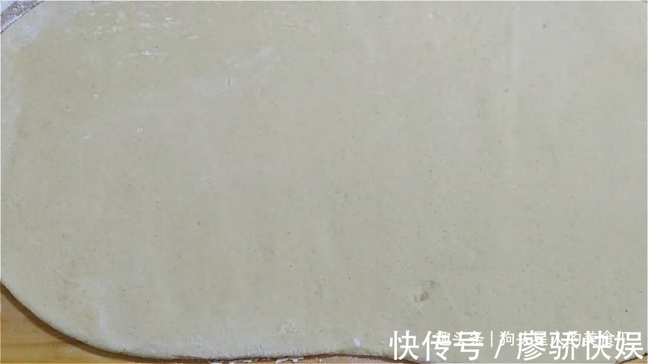 油酥|玉米面油酥饼做法，加多一种材料，口感丰富，吃着蓬松柔软，真香