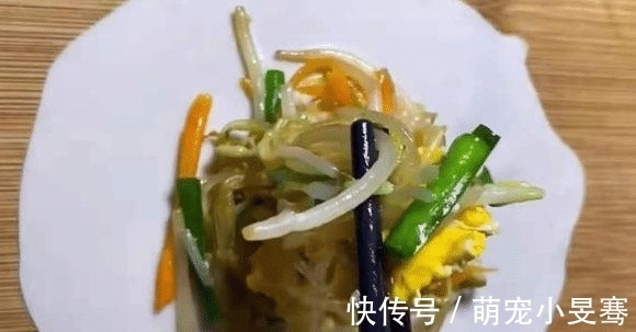 最近爱上做这个吃，不煎不炸，蒸一蒸出锅，皮薄馅足还低脂，好吃