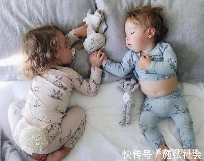 宝宝|如果宝宝睡姿也分级?这些“高难度”动作,体操冠军也做不到