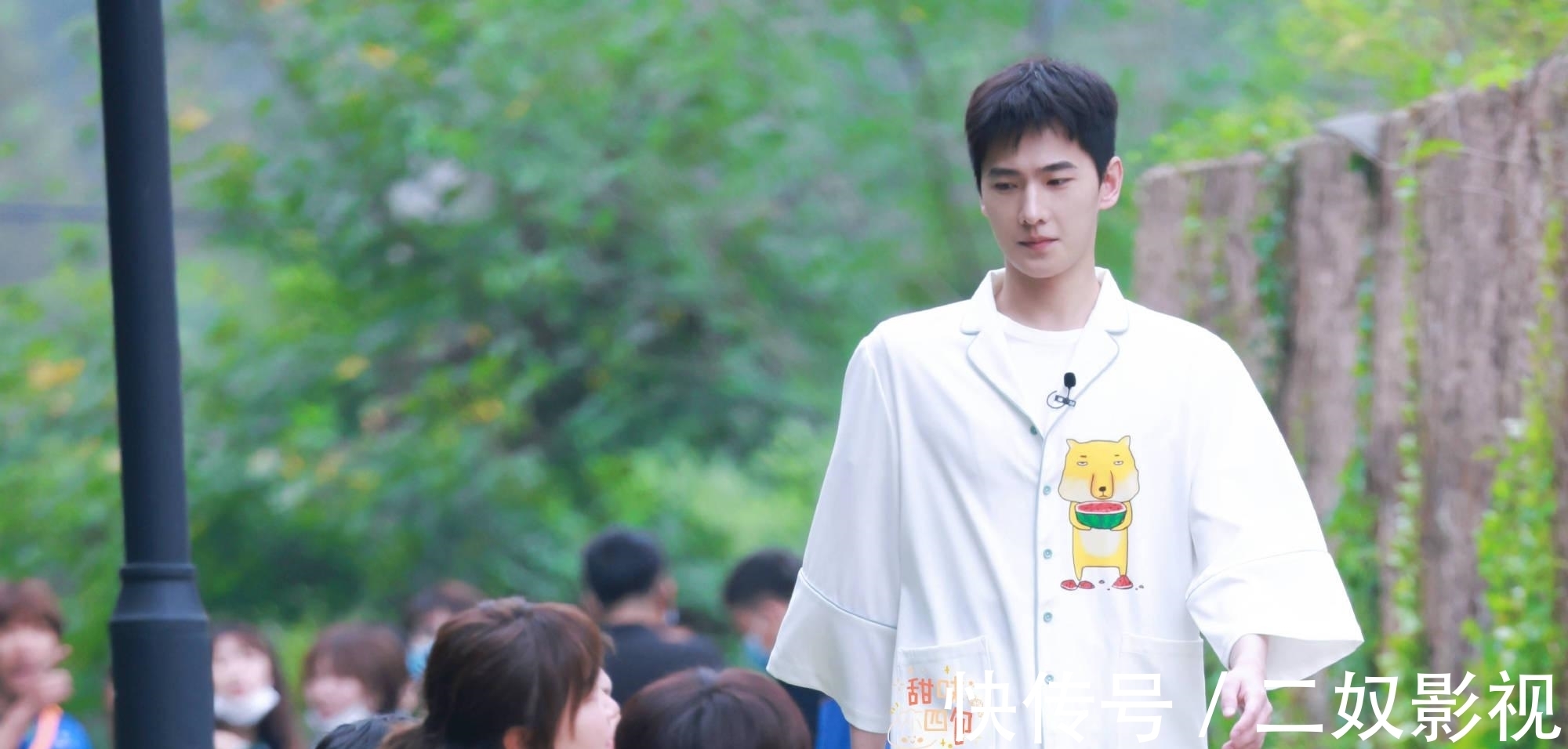 呆萌可愛|楊洋無懼綜藝陰影!參加《青春環游記3》錄制,睡衣造型呆萌可愛