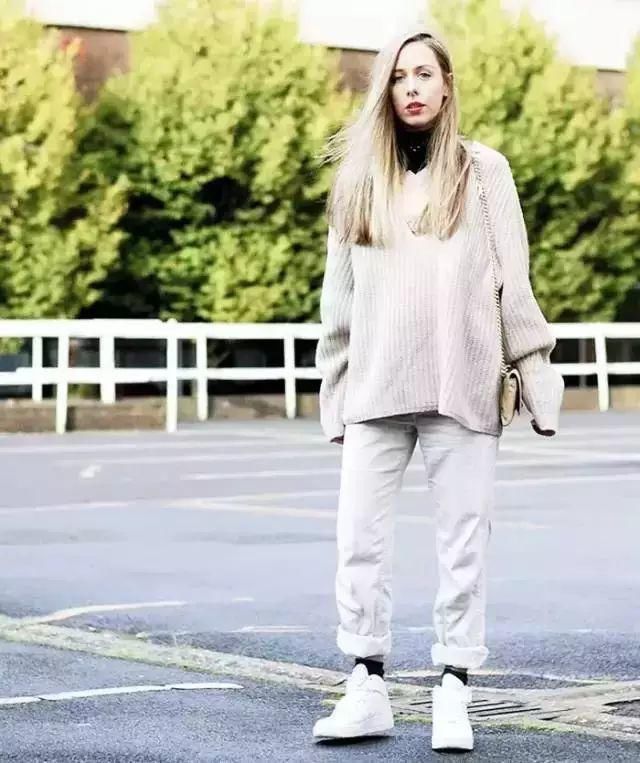 女人这样穿毛衣，从初秋时髦到寒冬！