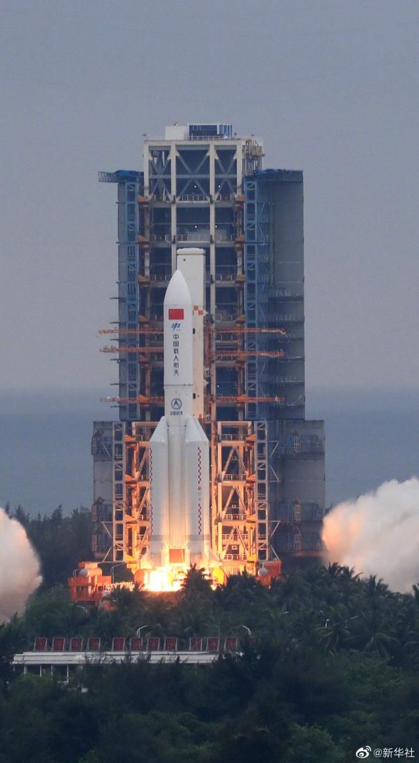 直击！高清大图看天和核心舱发射