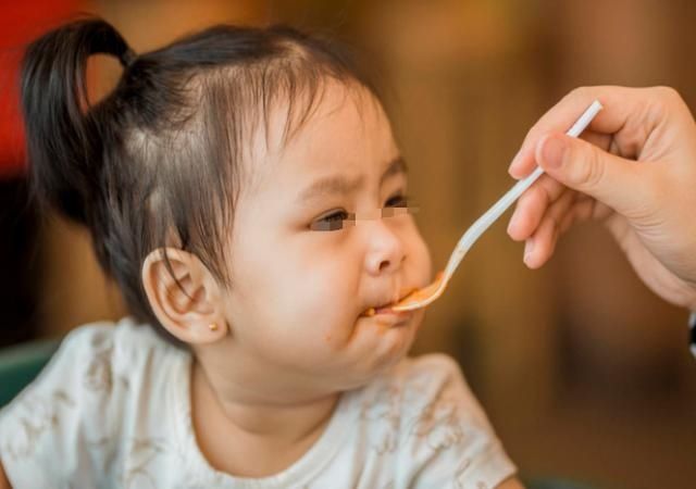 宝娃|6个月是婴儿发育的“分界线”,家长注意宝娃的变化,正确看护