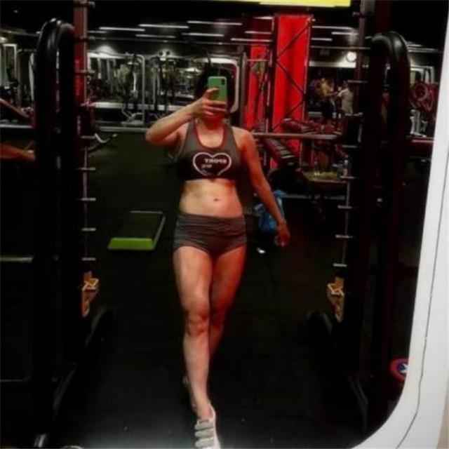 宝妈|怀孕6个月仍去健身房“撸铁”,孕妈晒出照片,网友:这哪像怀孕