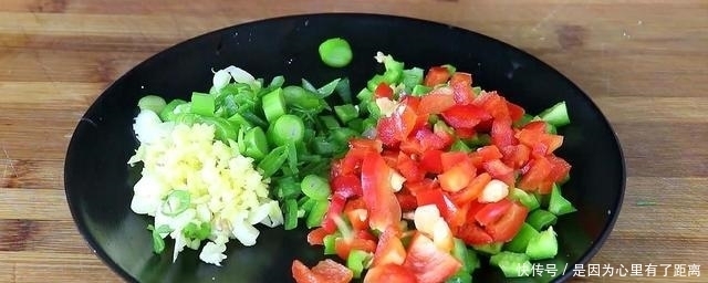 1块豆腐,4个鸡蛋,独特吃法,一上桌就抢吃光,快试试吧