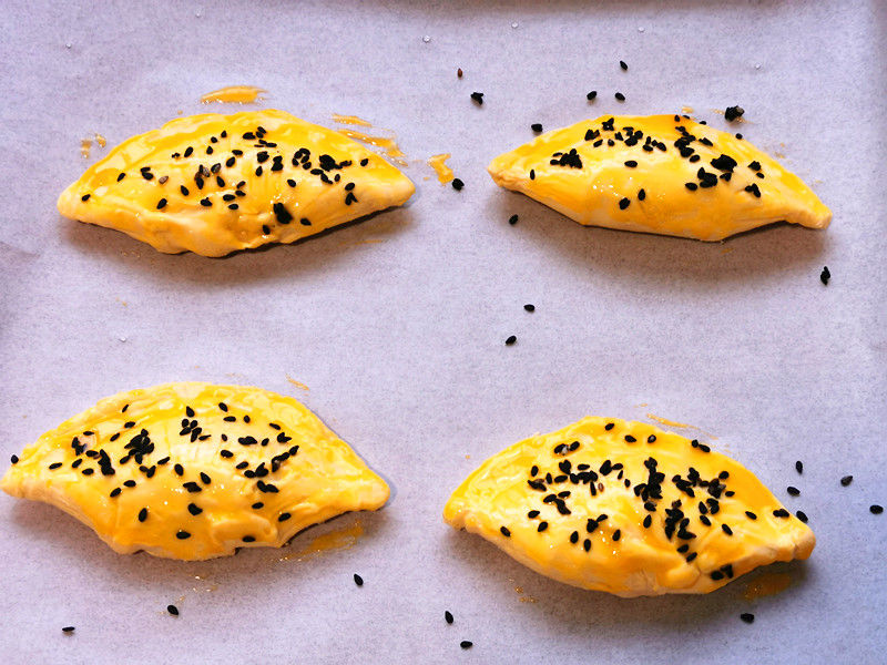 女儿放假了，妈妈简单做几个甜品，香甜酥脆掉渣，女儿：真幸福