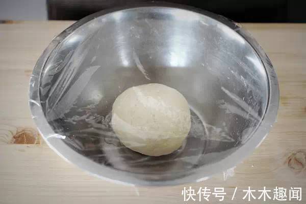 无论用热水冷水和面,烙出的饼都很硬?卖烧饼30年的大叔来支招