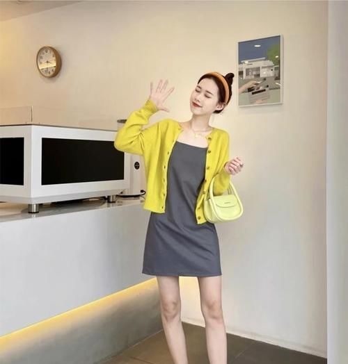 搭配 帆布鞋已经失宠了,今年最火的鞋子是“饼干鞋”,时髦显瘦又显高