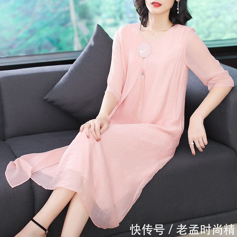 高雅灰 如此漂亮的”高雅灰“高级裙,确实有点贵,但特别受60后爱戴