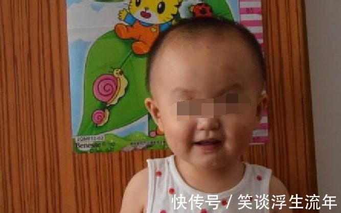 宝爸|女儿犯了错爸爸还笑,接下来行为让众人夸赞:绝对是亲生的