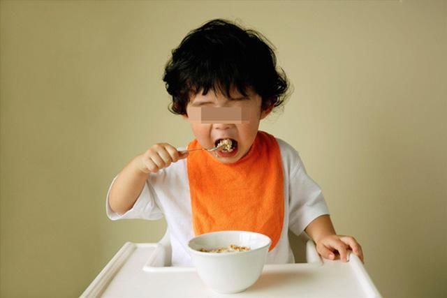 孩子|孩子多大能吃大人饭?世界卫生组织:过了这个年龄,可以开始考虑