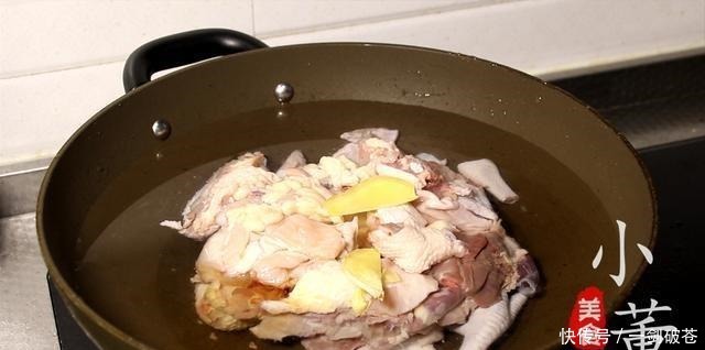 喜欢喝鸡汤的收藏了,这样做的鸡汤汤鲜味美,滋补养颜,值得收藏