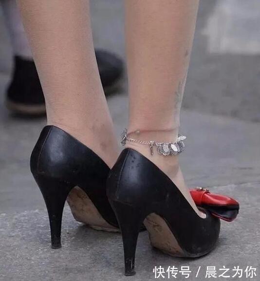 丝袜 尖头细跟高跟鞋配上丝袜,优雅迷人又性感,凸显好看魅力!